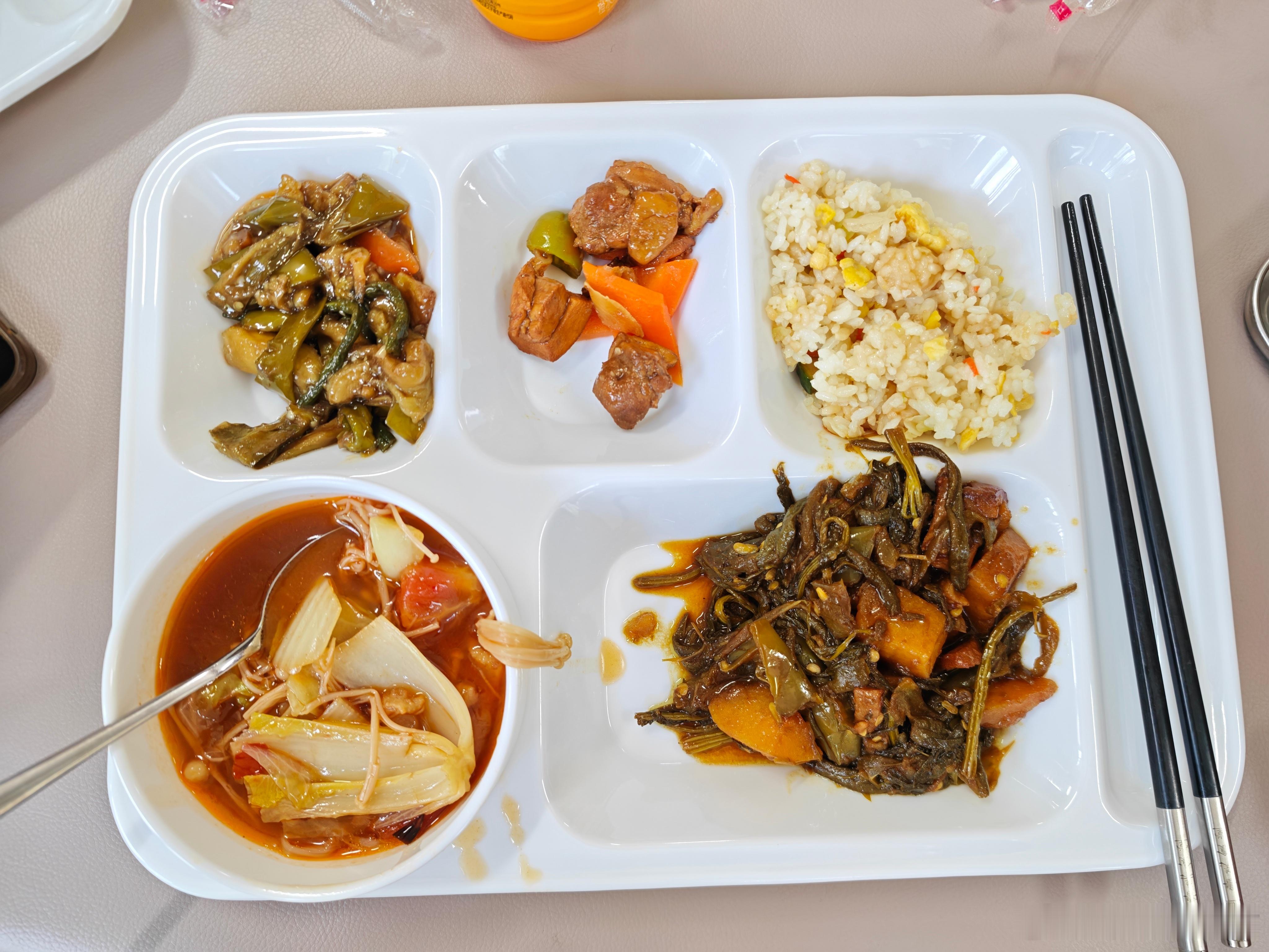 食堂：谁允许你瘦了​​​