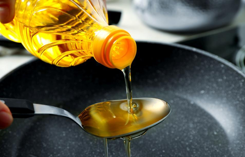 专家呼吁：马上停用3种食用油，它是肝癌加速器！再香也别吃厨房里的油是每天都要