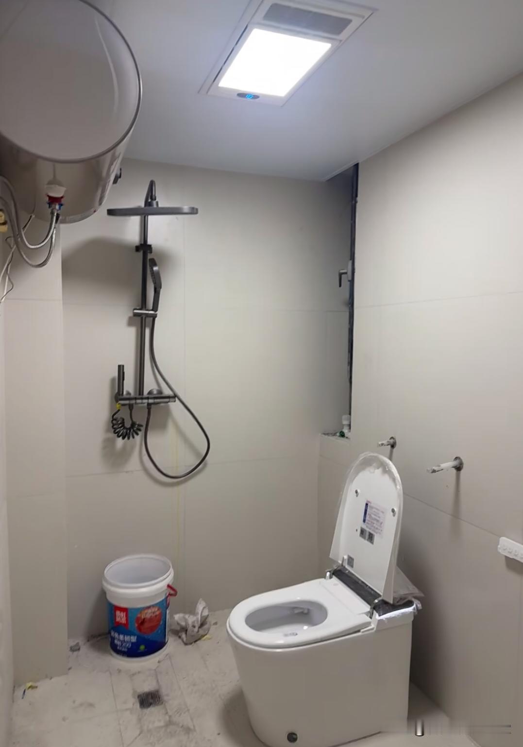 千万不要找亲戚装修！！！！装修装到最后真的是心力憔悴，三天没去新房，昨天晚上去