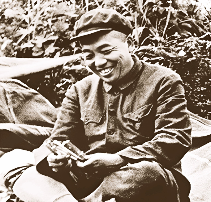 1939年12月，国军中将陈铁，在山西晋城设宴款待彭德怀，席间，陈铁的夫人在倒茶