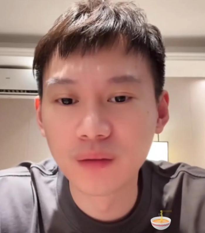 周雨直播聊起封闭针，打最多的居然不是张继科。周雨说：咱们国乒训练量很大，