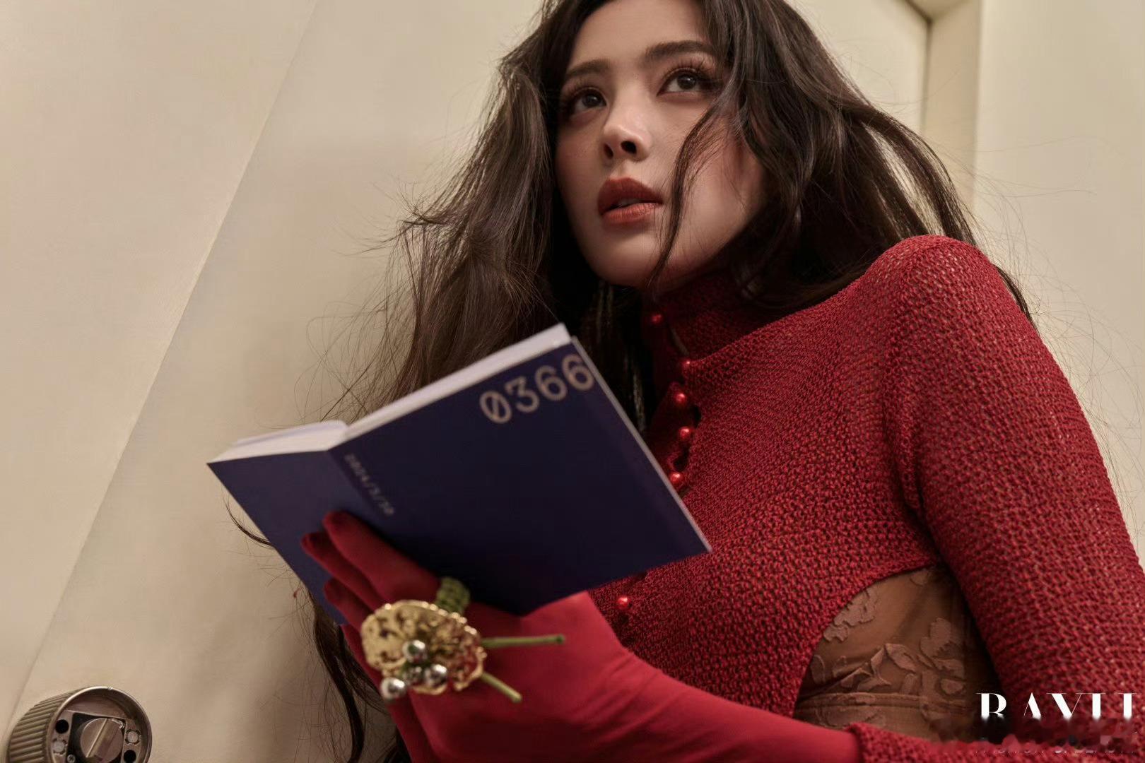 娜扎幻色缪斯大片OMG，娜扎今天这个雀斑妆有亿点点好看，想get同款了​​​