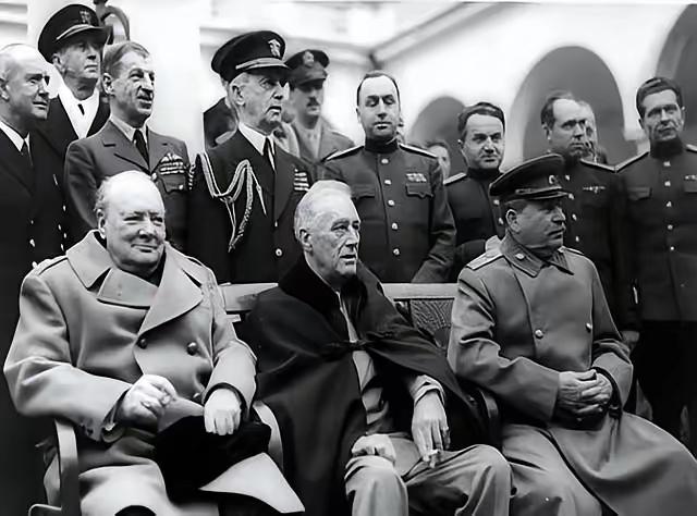 1945年8月，苏联红军遇上了不讲武德的日军786大队！苏联红军派一名负伤的日本