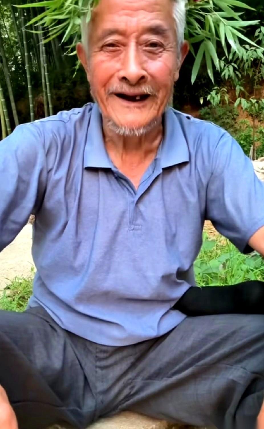 律师合上文件夹。“老大拿10万，老二拿10万，老三拿280万。”话音刚落，大儿
