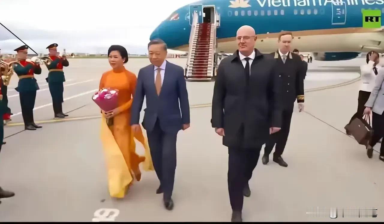 越南这臭脚捧的，真让人有些恶心。越共领导人苏林到访莫斯科，称普京为“同志”。
