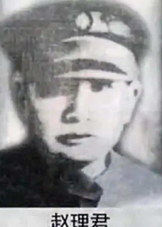1938年，他去上海法租界，袖子里就揣了一把。他去拜访的，是民国第一任国务总