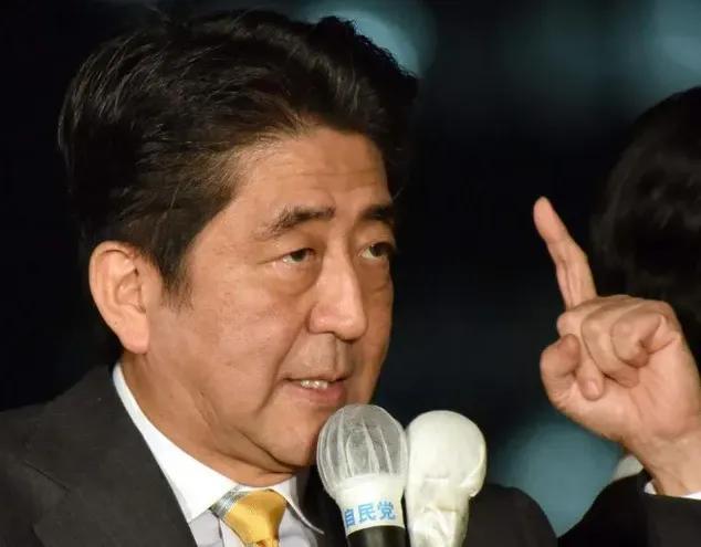 我完全同意金灿荣教授的观点，中国没有必要再三要求日本就侵华罪行道歉。日本道歉不道