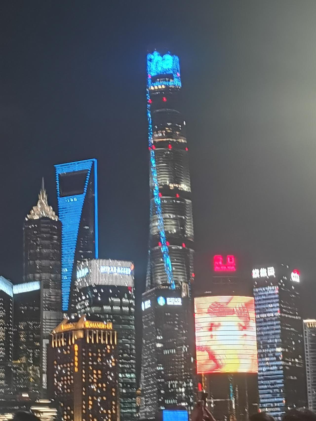 在人生的低谷时刻，我常常会告诉自己：“不要放弃，黑暗过去后，天会更亮。”这句话给