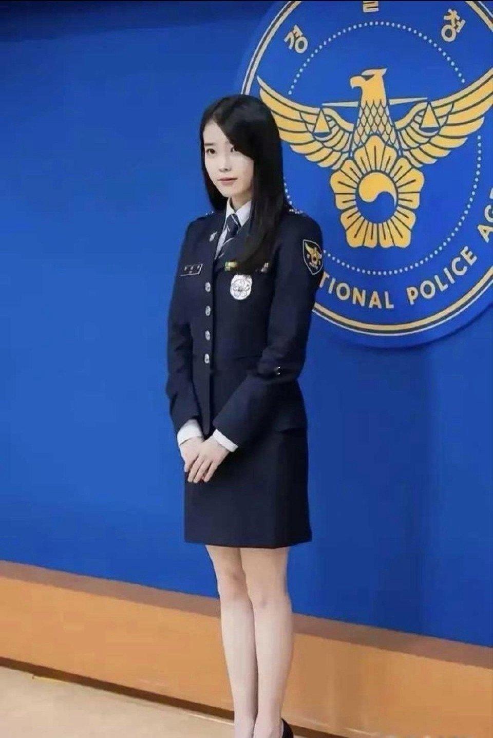 这是哪个国家设计出来的警服？主打大长腿吗？​​​