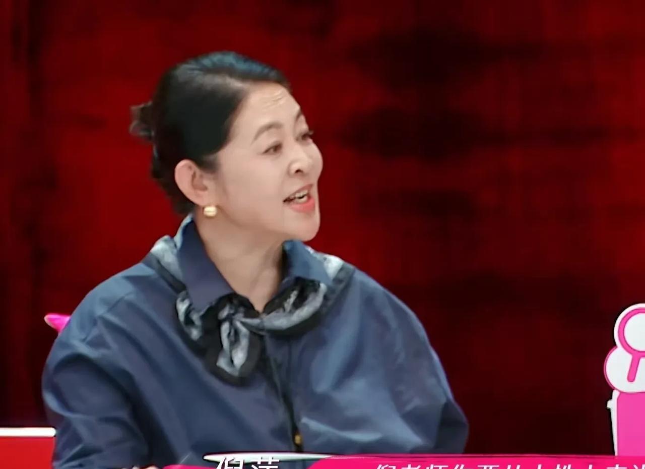 倪萍问倪子君：“老师，我想问从人性上来说，酒窝不是张维伊亲生的孩子，作为爸爸是否