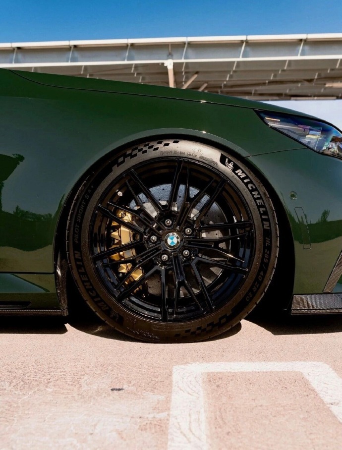 汽车宝马M5Touring！一款极致的性能旅行车。虽然没有RS6那么有名，但