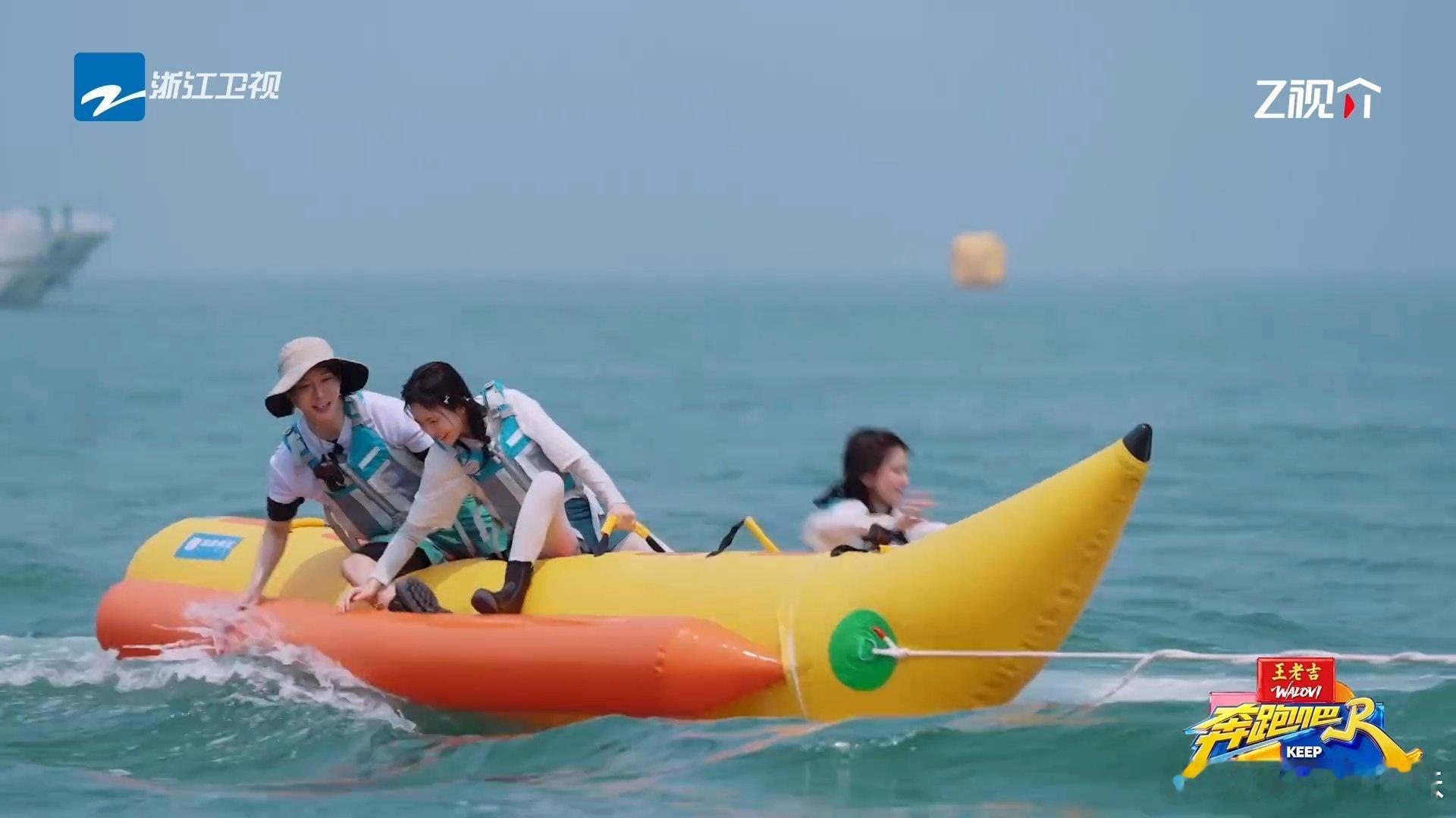 白鹿整两口白鹿说整两口就整两口奔跑吧谁能想到白鹿随口一句“整两口”，居然在海里真