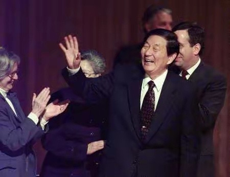 朱镕基决断WTO入世谈判：关于中国加入WTO，很多人会有一个疑问：在1999年11月15日中美谈判的