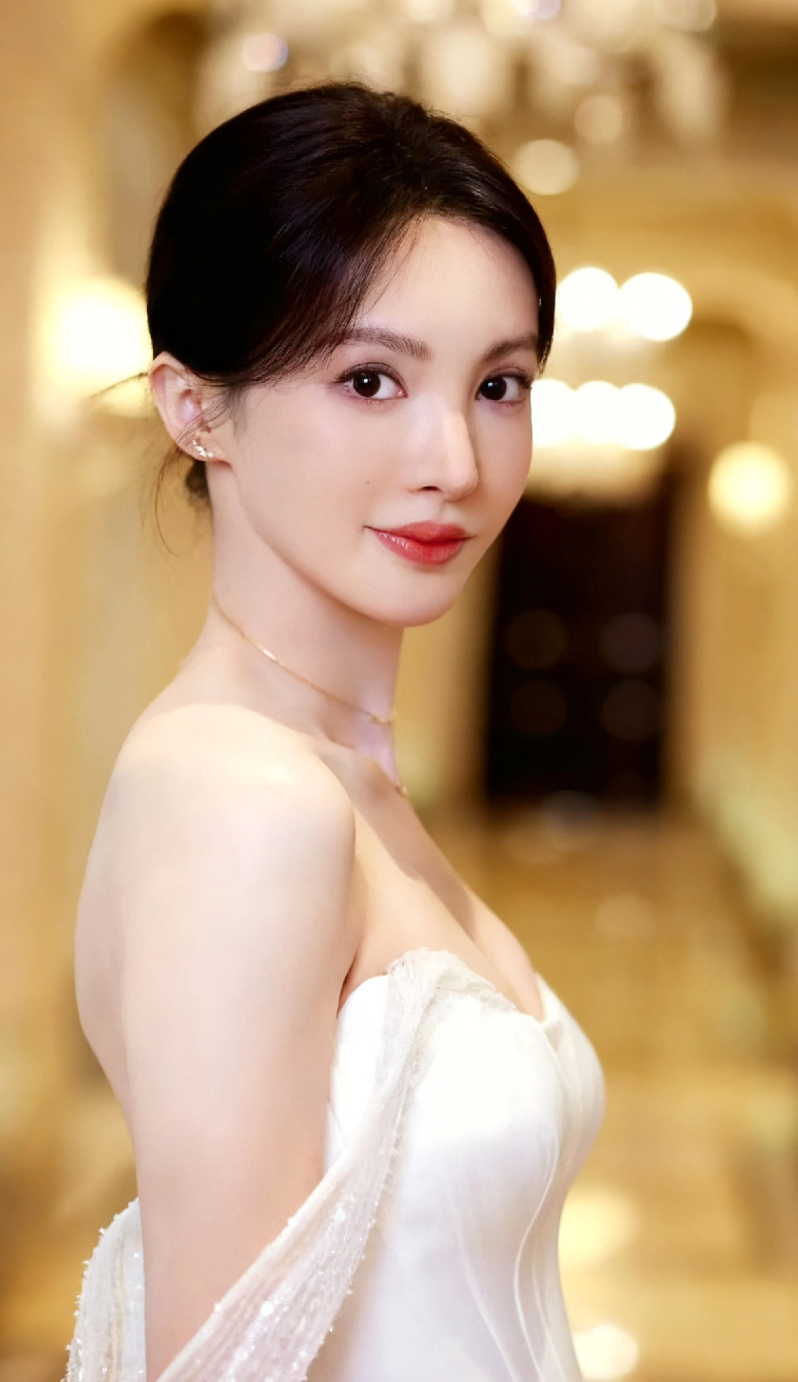 终于明白金晨为什么至今没结婚了！并不是没人追求她，而是她都35岁了，却还依旧