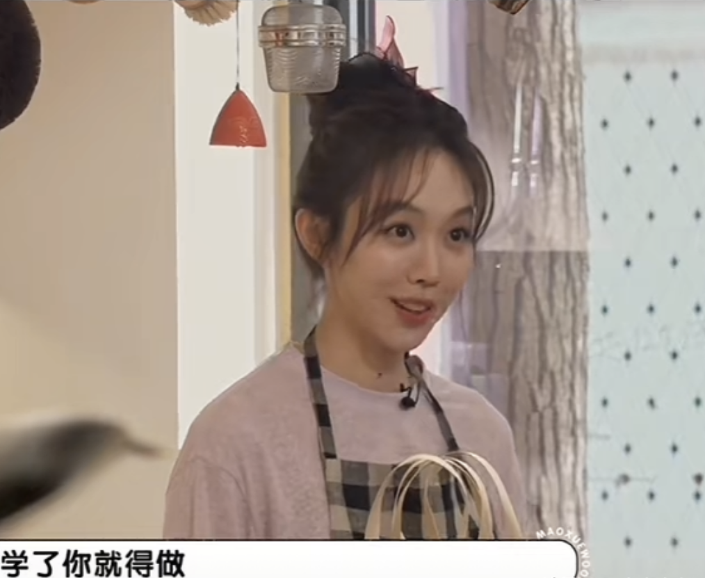 姜妍曝成长经历，父母宠溺不让学做家务