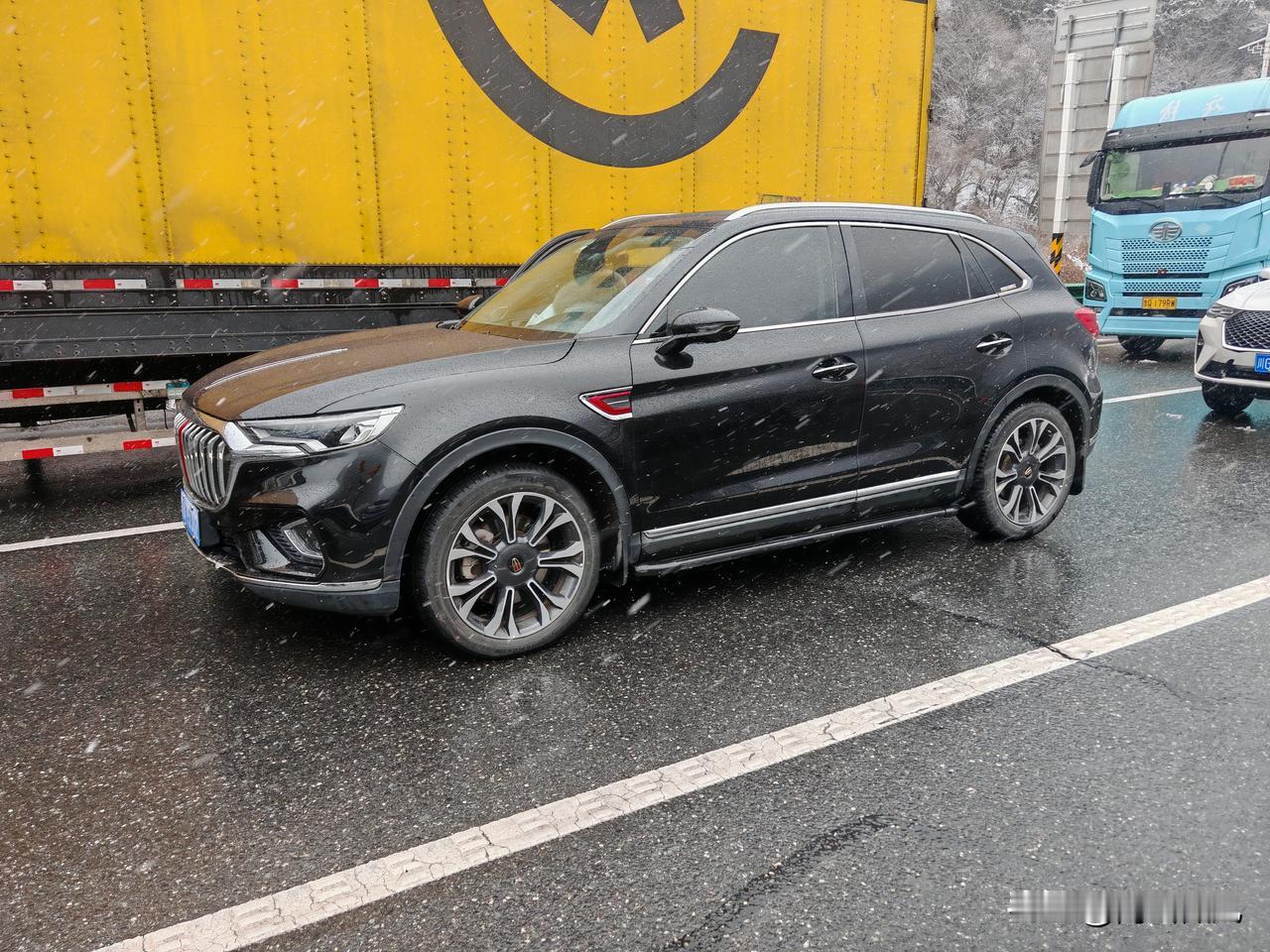 一、动力与操控2019款搭载的2.0T涡轮增压发动机+爱信6AT变速箱，