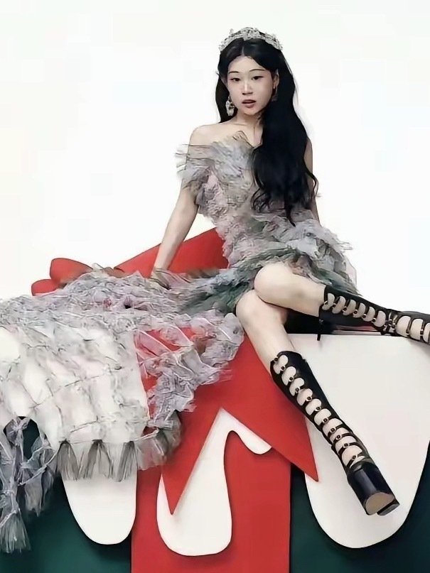 小沈阳是真舍得捧女儿，沈佳润第三次登杂志封面，颜值确实惊艳！​