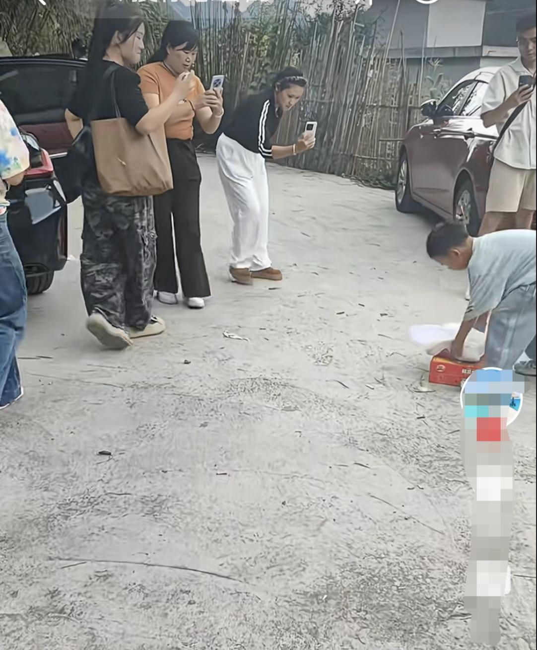 捐点爱心没错！云南杨玉敏不到34岁已撒手人寰，一个残疾丈夫，还有两个年幼的孩子。