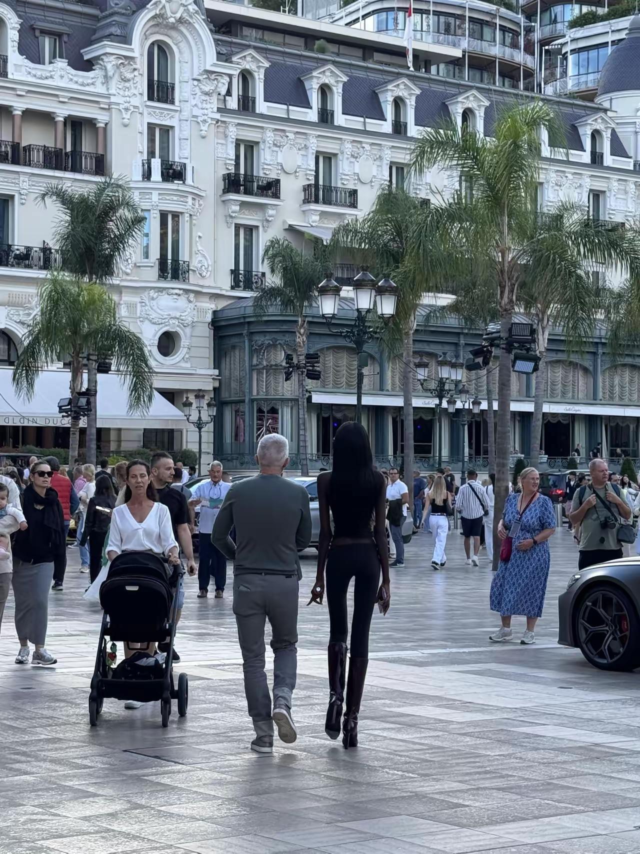 请问，这是人类该有的身材吗？