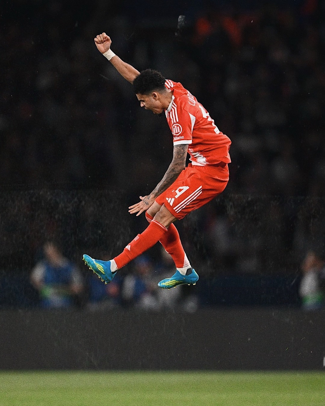 巴黎5比4拜仁创下多项纪录利物浦彻底后悔！7500万甩卖猛将独造两球击溃巴黎！杰