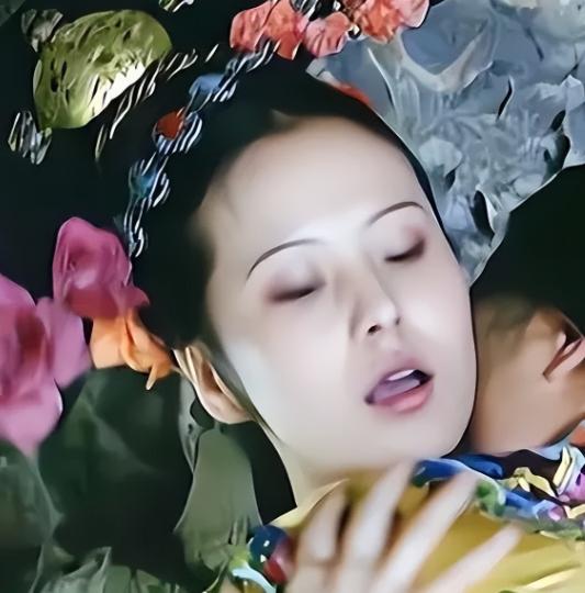 1710年，雍正随康熙围猎，因喝了公鹿血燥热难耐，随从找来李姓宫女供他泄火，事后