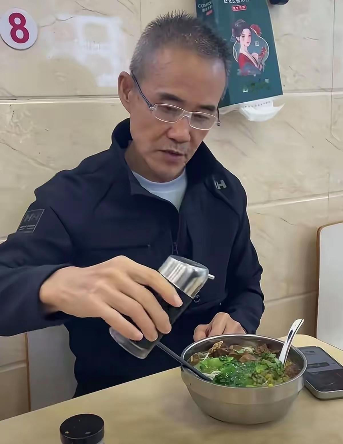 不得不佩服王石76岁了看这状态和精神头完全看不出已经是快80岁的老头了这