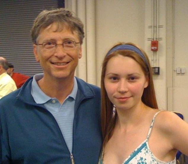 比尔·盖茨承认有两个高智商俄罗斯女小三，但是否认迫害爱泼斯坦女孩！面对爱泼斯坦案