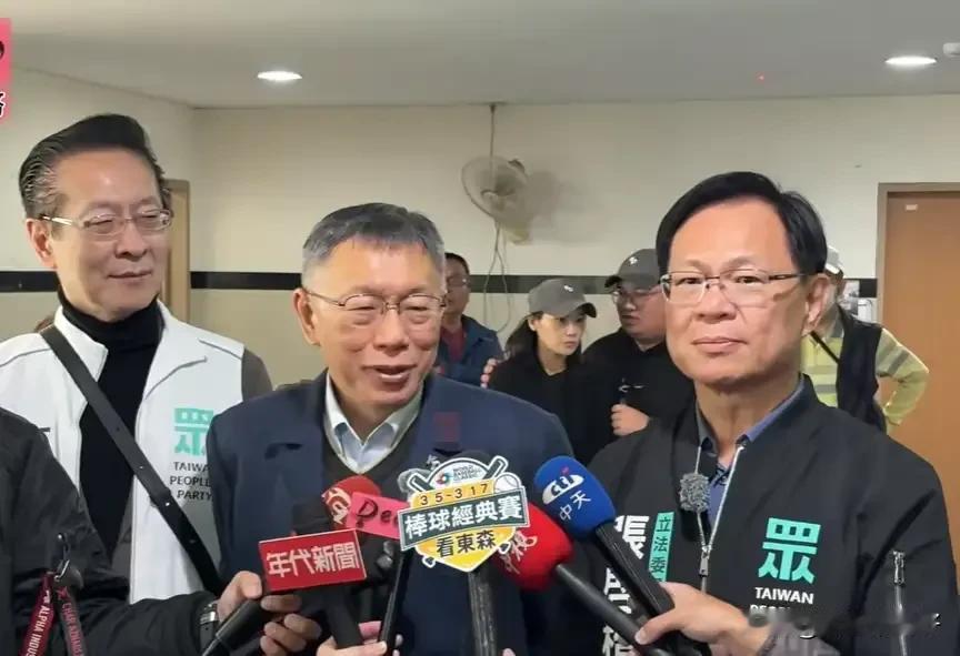 一个新竹还不够，柯文哲今天高调到嘉义喊出蓝白想合就先比民调继昨天高调带队拜会