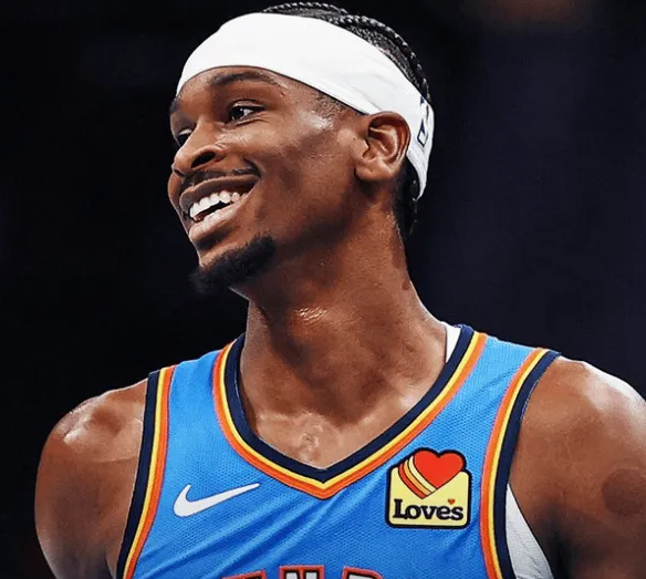 雷霆后卫谢伊-吉尔杰斯-亚历山大已经连续93场比赛砍下20+，为历史第二长纪录。