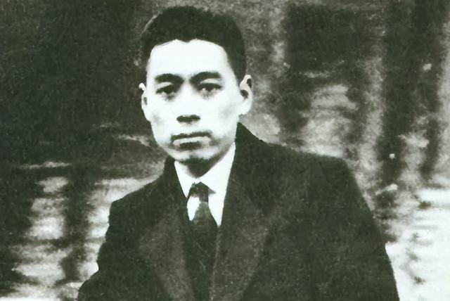 1949年，北平解放不久，公安人员拿到一份敌特情报，但却无人能破译，甚至李克农都