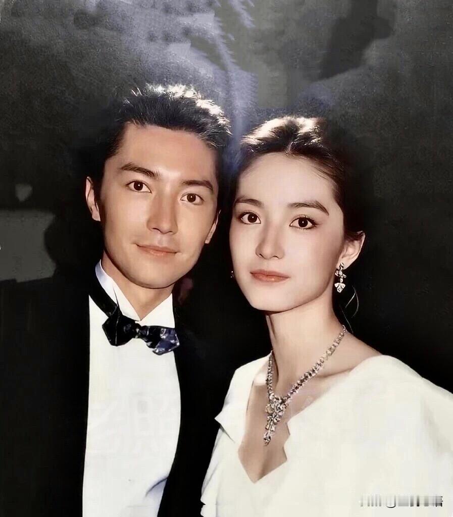 一对璧人，绝代双骄！尊龙和林青霞的同框照，直接被颜值暴击！九十年代的老照片