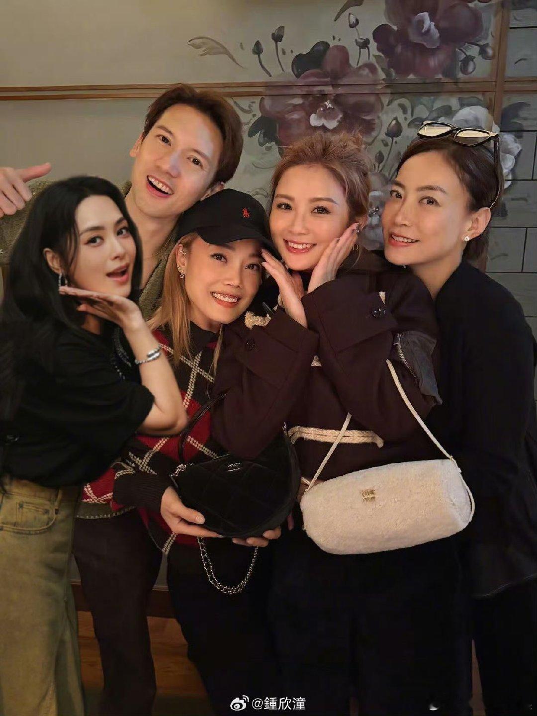 容祖儿霍汶希阿娇关智斌为阿Sa庆生，突然觉得最好的礼物不是蛋糕，是“我记得你的生