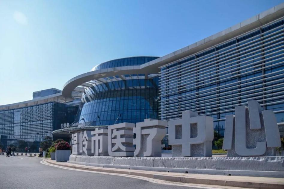 浙江温岭市第一人民医院内分泌科接诊了一对姐弟，50多岁的钟女士（化名）陪同弟弟