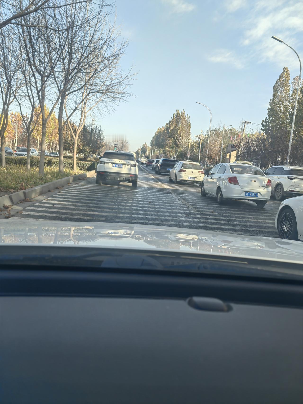 今天办了件糊涂透顶又可笑的事儿，还被媳妇骂了一句糊涂蛋。吃过早饭，说去附近爬个山