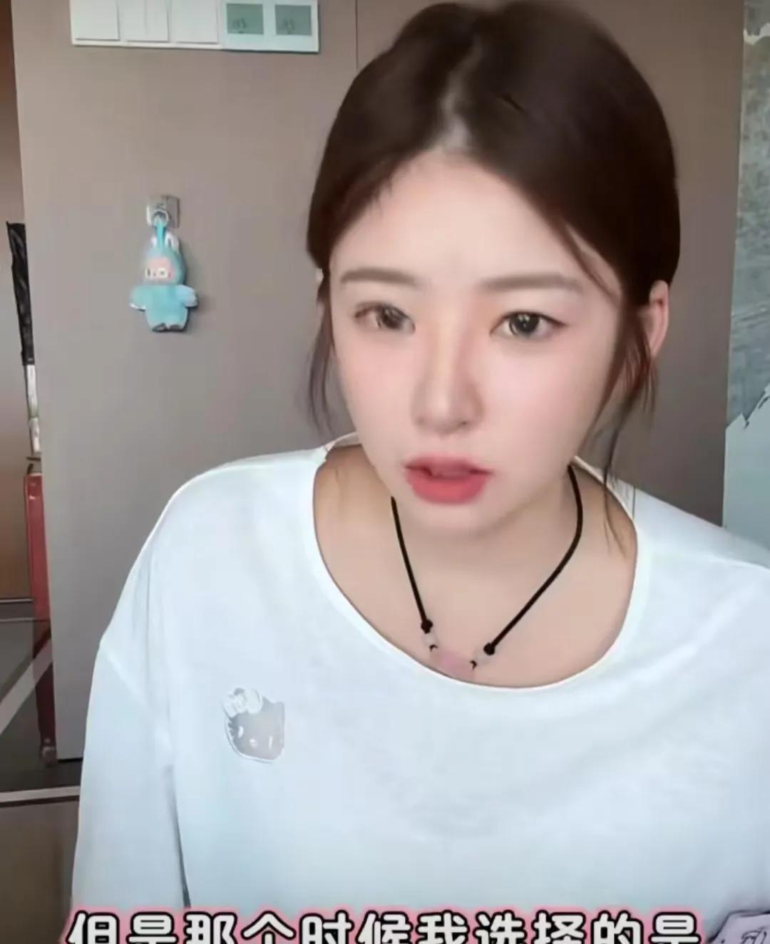 黄一鸣自曝公开孩子父亲是王思聪的原因，酒后吐真言。黄一鸣说去年事业不顺，直播带