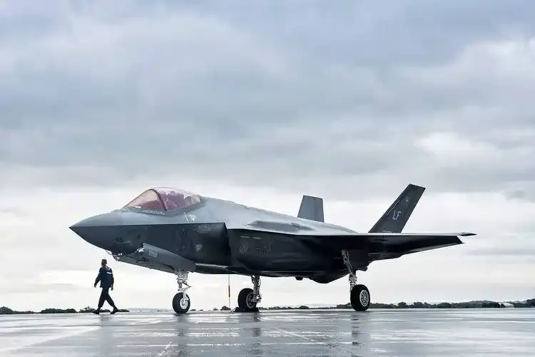 中国武器下一个要实战验证的就是能不能打掉美国的F-35隐身战机，目前来看，最好的