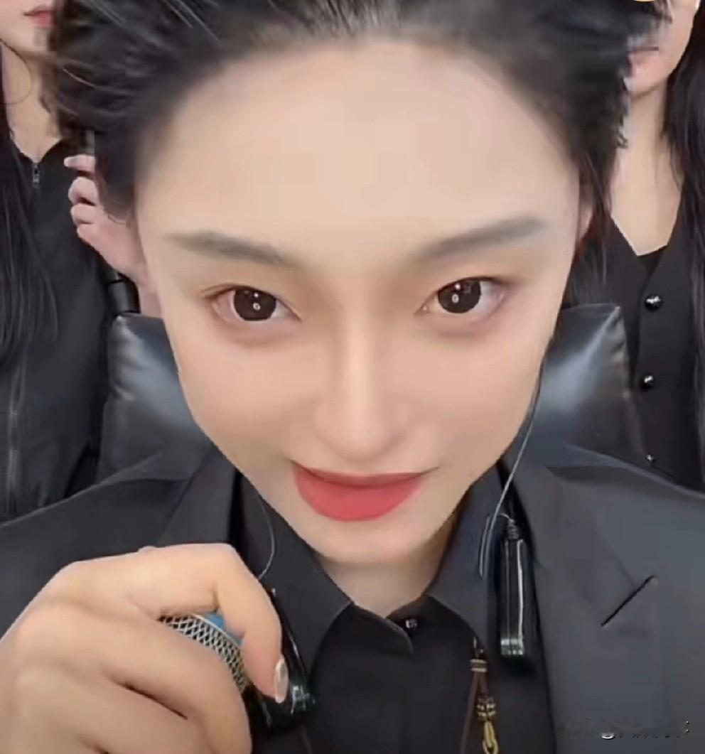 娜美吐槽老恩师许愿要送我一套17万迪奥滑雪板、滑雪服、滑雪帽，我不吹牛，我觉得他