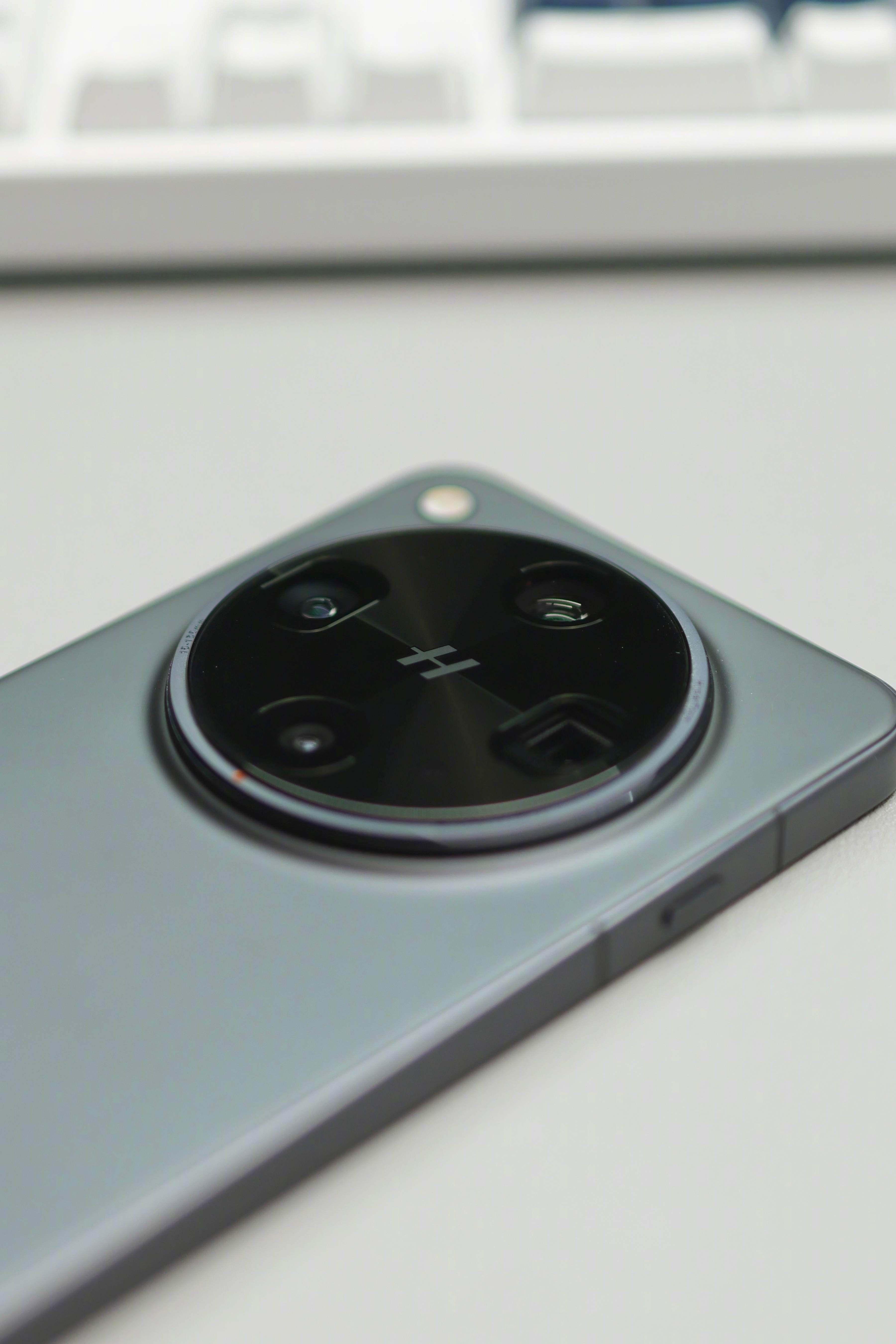 FindX8Ultra之所以被大家喜欢，除了影像实力超强之外，最重要的就是镜