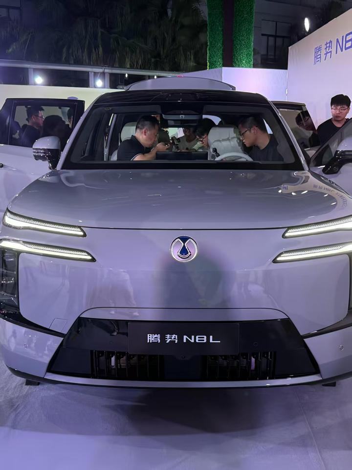近期，比亚迪旗下的腾势N8L开启预售！预售价格区间为31.98万-34.9