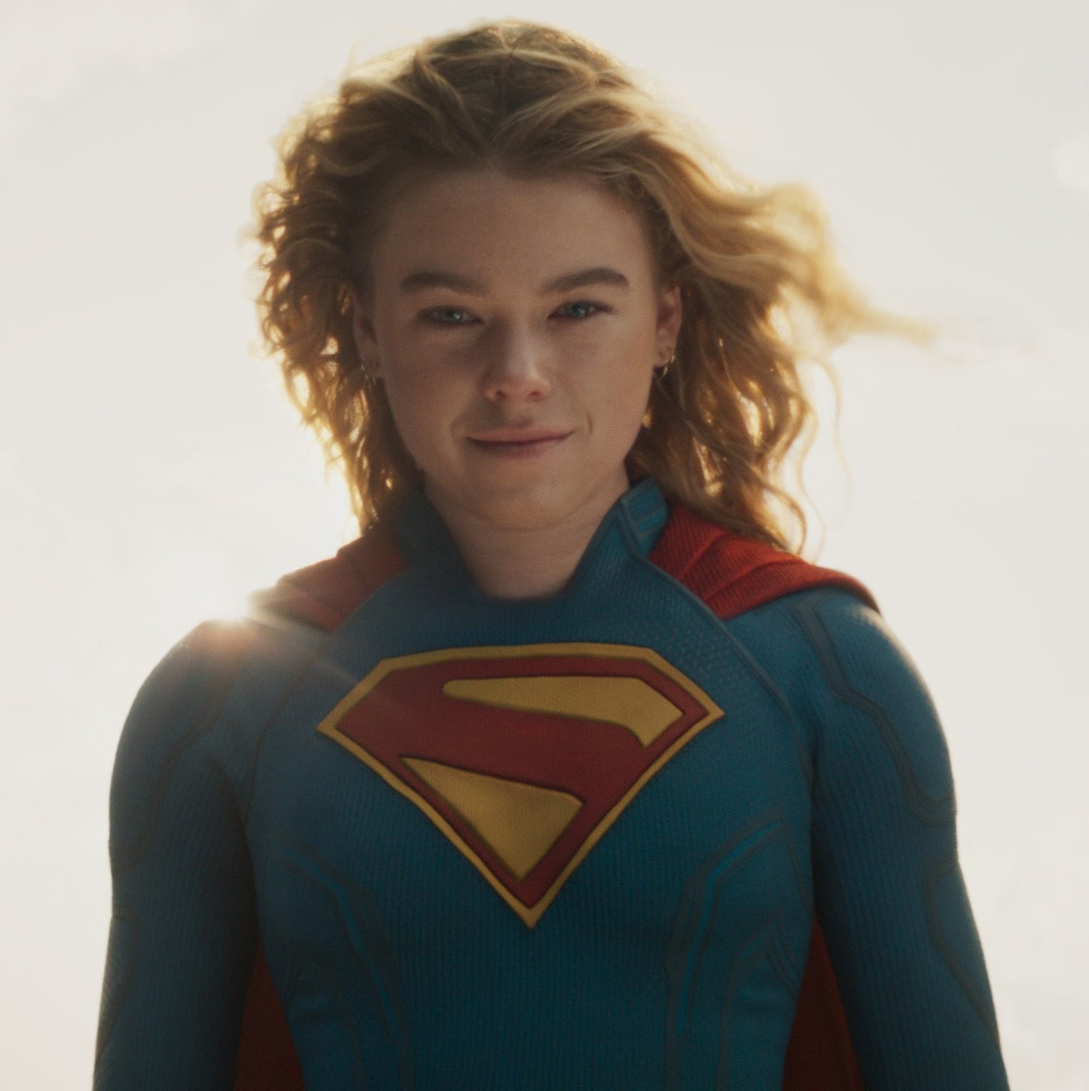 米莉·阿尔科克确认大卫·科伦斯威特将在《超级少女》中回归饰演超人："天啊，那场戏