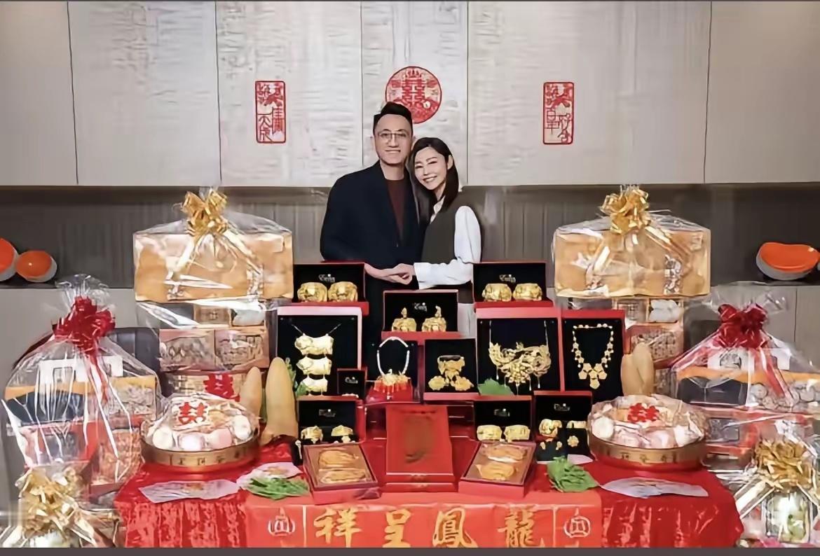卫诗雅的老公周祉安，虽然不是圈内人，经济实力相当雄厚。属于事业有成的高收入专业人