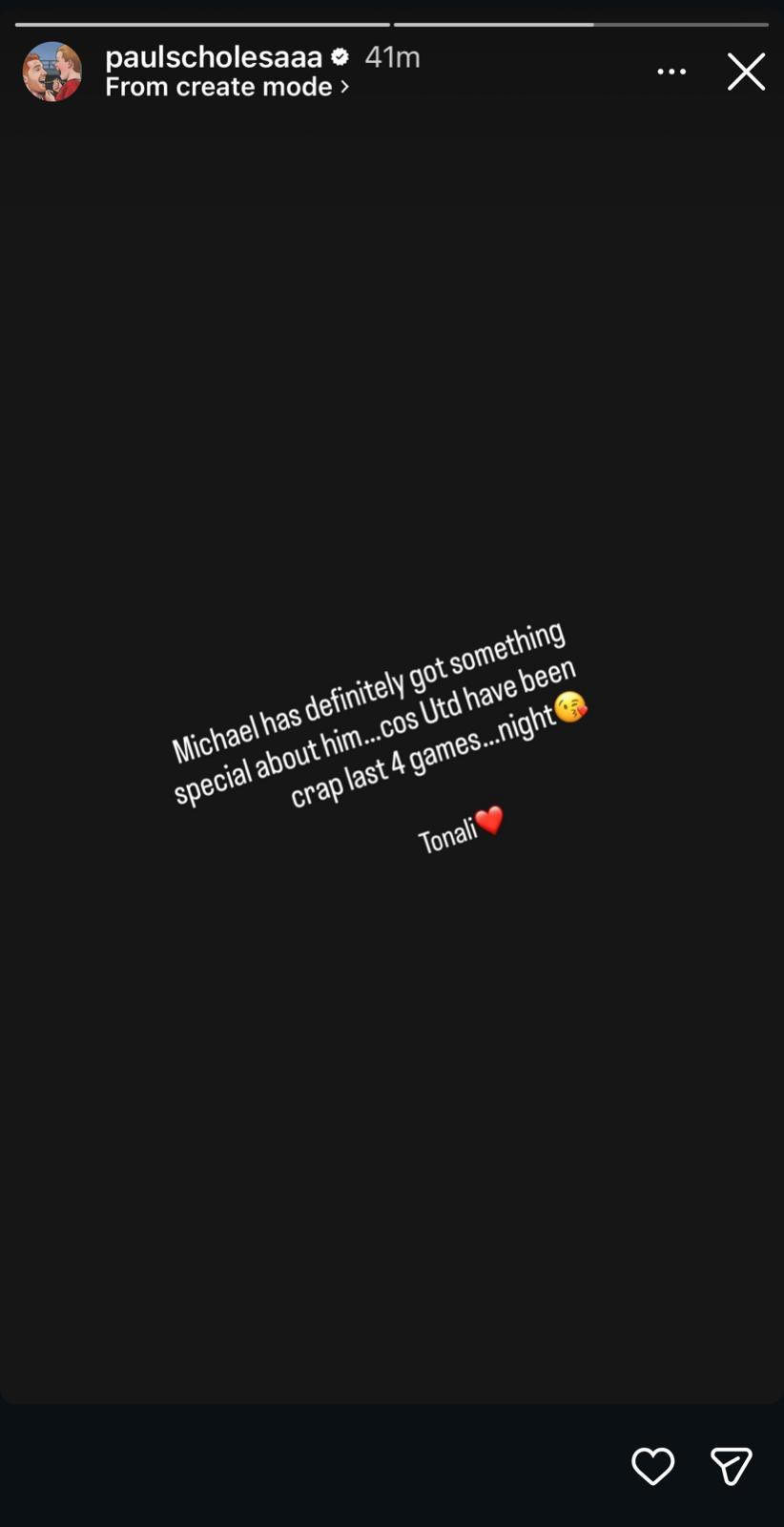 曼联1比2输给纽卡斯尔赛后。斯科尔斯ins快拍发了这么一张图卡里克肯定有什么特别