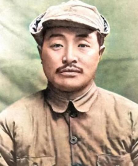 1939年，贺龙欲提拔老部下当旅长，毛主席却反问：那个给八路送过5000大洋的土