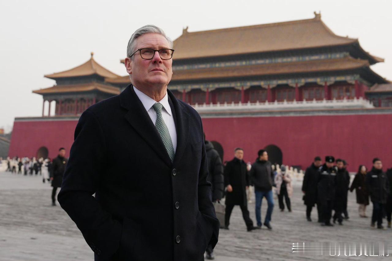 不得不说，英国首相斯塔默紫禁城这么一打卡，英国网友看了这么雄伟有600多年历史的
