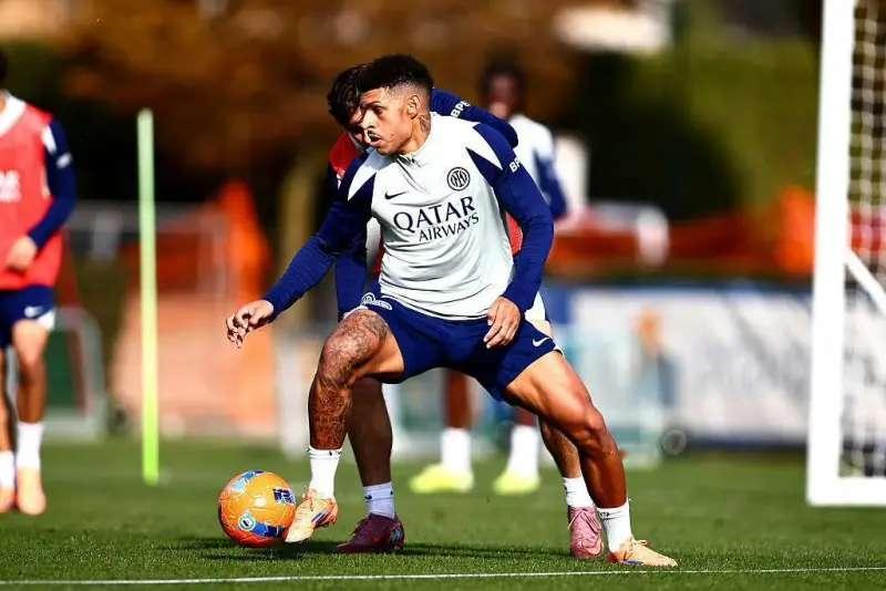 右边翼凑桌麻将的人数都有了。在邓弗里斯伤却时，尤边翼没有靠谱的顶上，但其实匹配的