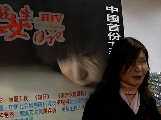 武汉某高校一女生与黑人男友交往两年。辅导员问及亲密关系，女生矢口否认。随后被告知