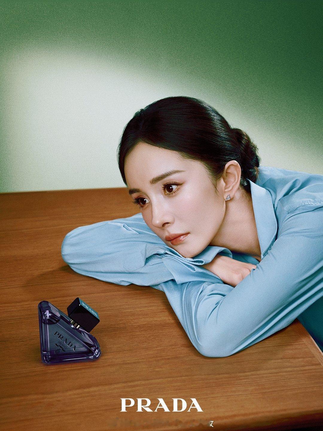 普拉达女王杨幂prada香氛代言人