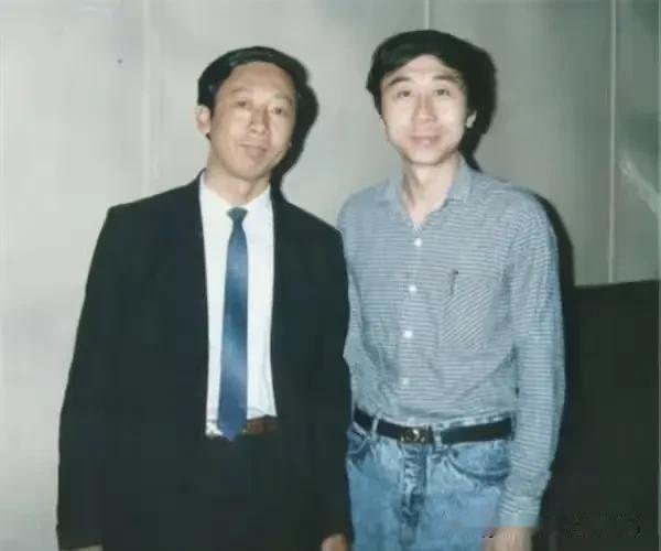 这一家人长的太像呀！不愧是一个“出版社”的[大笑][大笑][大笑]第一张是冯巩