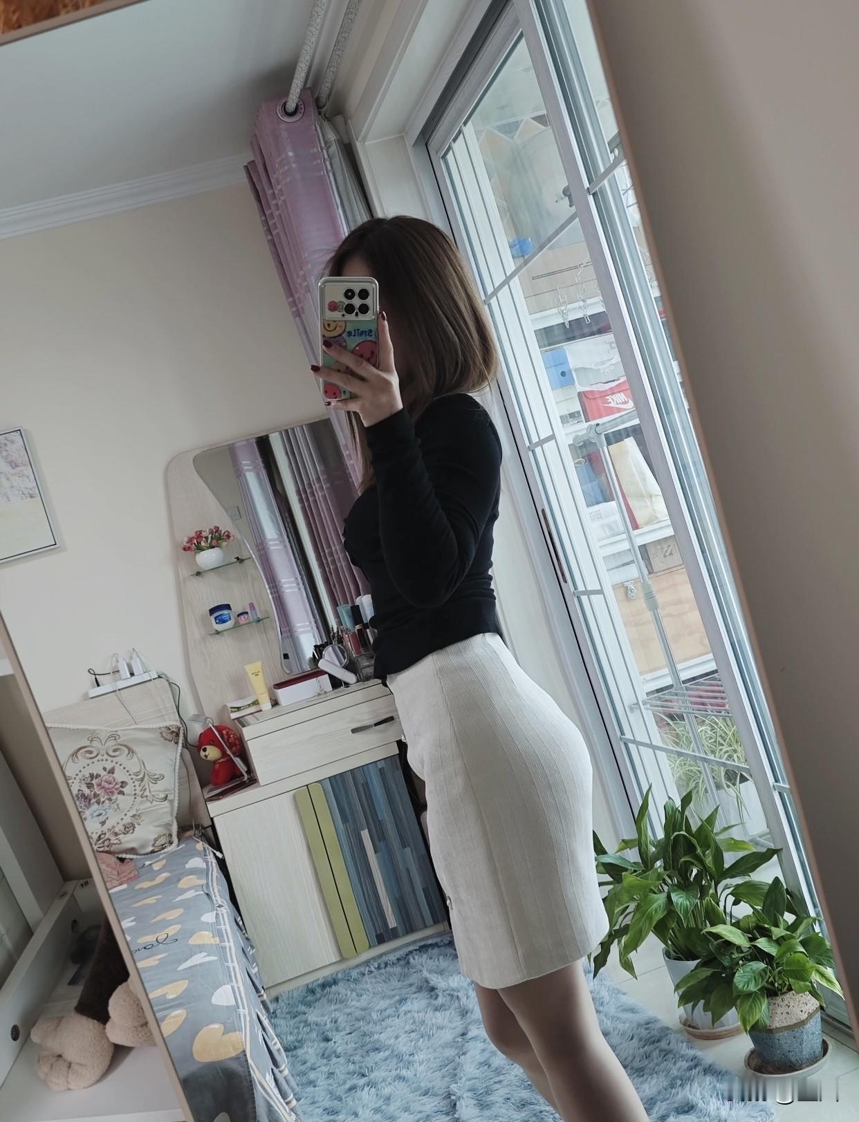 女人打扮得漂亮好呢还是朴实好打扮漂亮有好处，能提升自信。