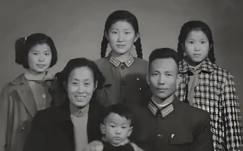 1937年3月，马步芳的电台主任熊维邦收到了两封绝密电报，他看都没看，就交给了曾